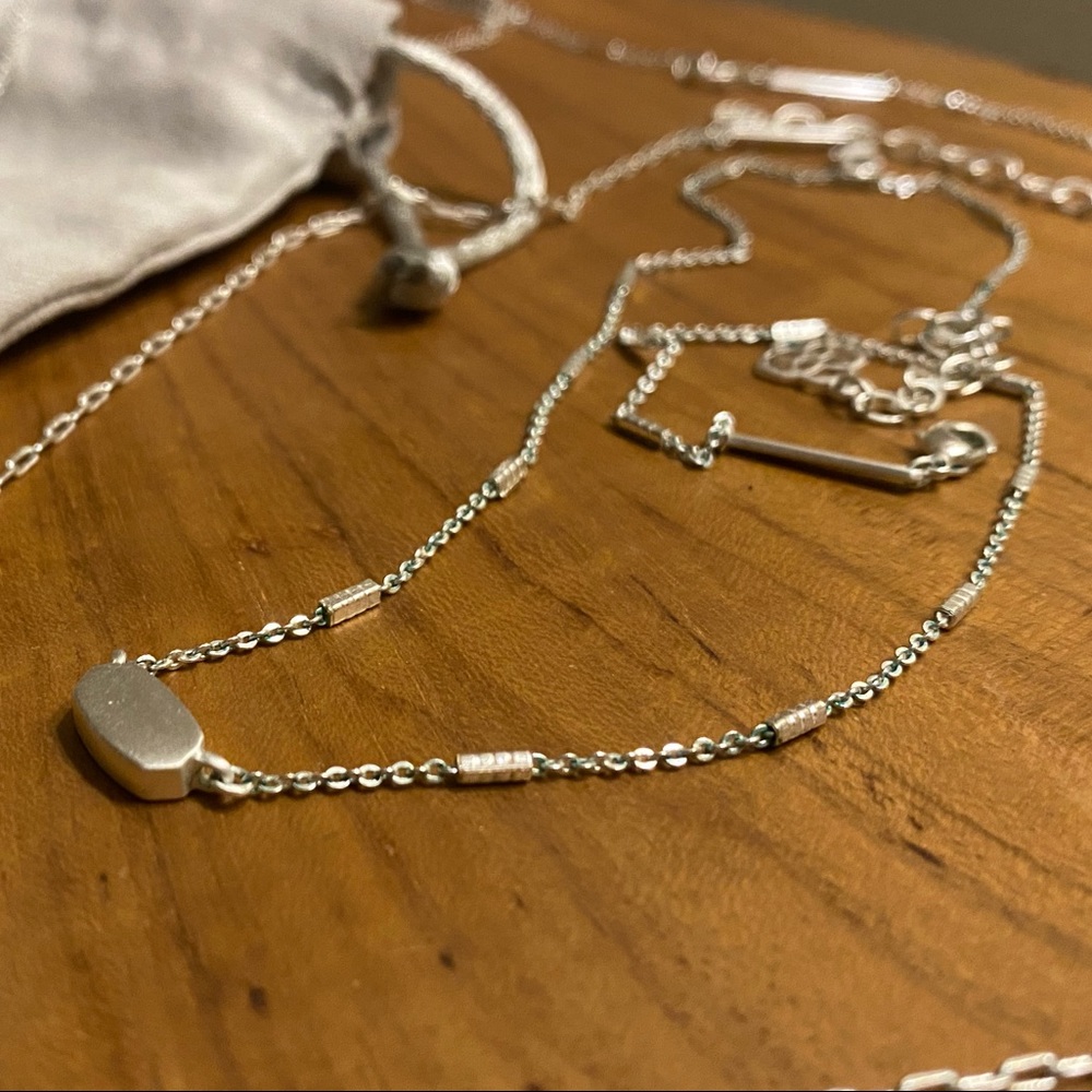 Kendra Scott necklace